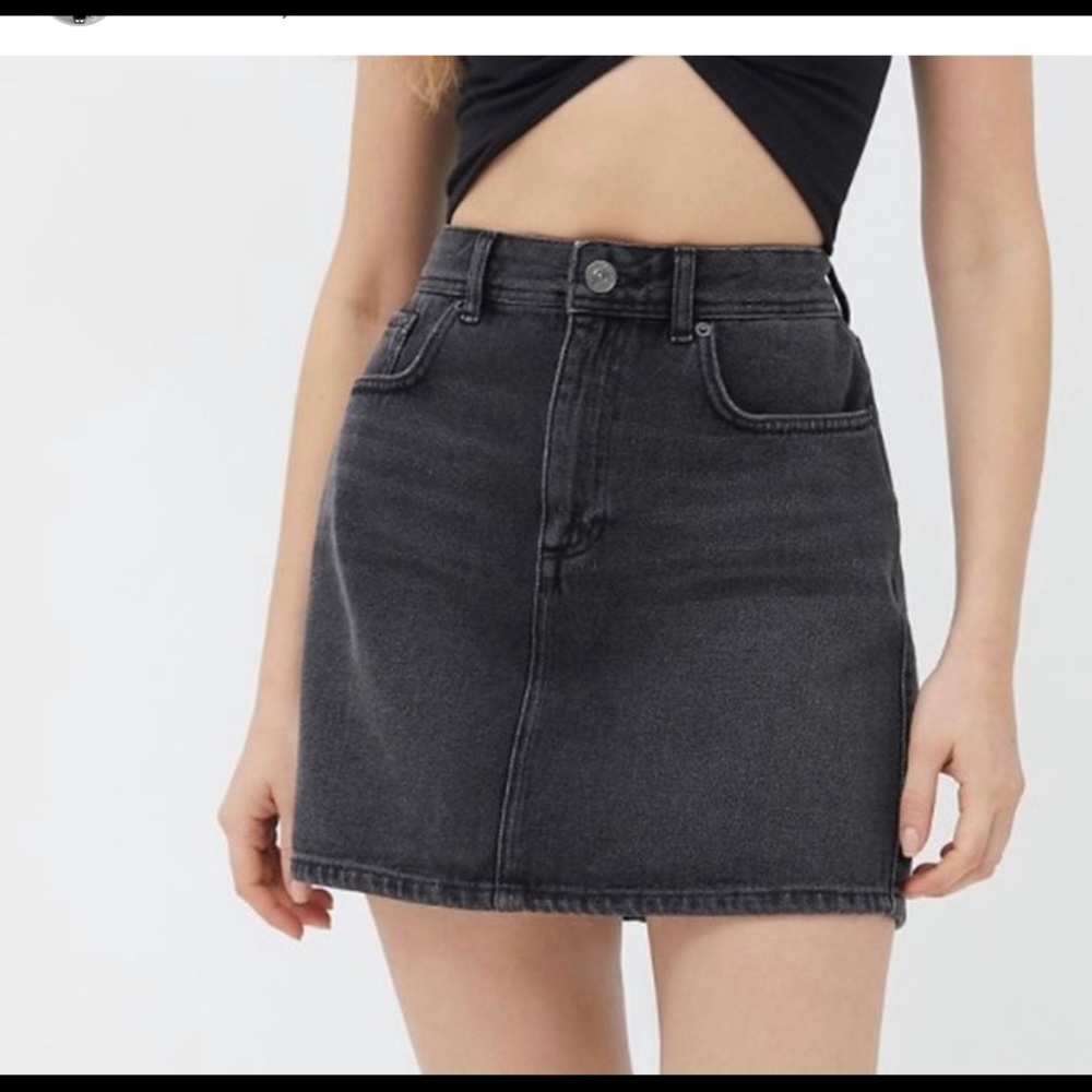 Black urban outfitters Jean skirt 🖤